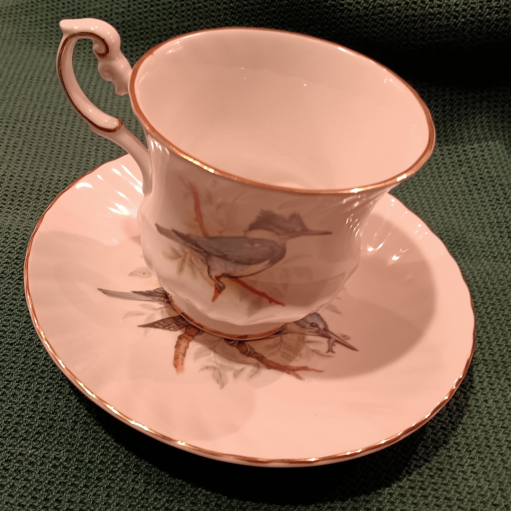 Elegant Bird Design Teacup and Saucer Set